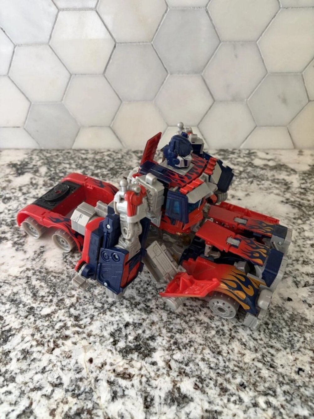 2007 Hasbro Transformers Movie Optimus Prime Missing Rubber Wheels